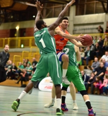 Solange die Luft reicht, wie Jerome Gahr auch am Samstag wieder im ASC-Trikot zum Korb ziehen. orangen 