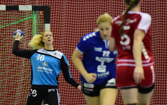 Tor des Gegners, Ball zum Anwurf: Es wäre eine wahre Sensation, wenn Helen van Beurden und ihre Teamkollegin Kristin Schäfer den Ball am Samstagabend nicht wesentlich häufiger aus dem Netz holen müsste als die Keeperinnen des Pokalgegners TuS Metzingen, amtierender Deutscher Vizemeister und frischgebackener Bezwinger des Deutschen Meisters Thüringer HC.