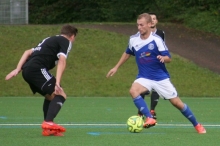Philipp Zwirner (r.) versucht an Fontana-Verteidiger Lucas Marx vorbeizukommen.