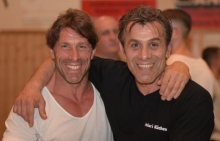 Wenn Bruder Ahmet (r.) ruft, ist er zur Stelle: Mit Kayhan Cakicis Hilfe gewannen die Nackenheimer Ringer in Schifferstadt mit 30:8.