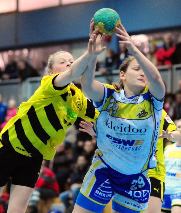 Michelle Chwalek beim jüngsten Gastspiel des BVB II in Bretzenheim. Im Drittligaduell der Aufstiegssaison 2014/15 siegten die Mainzerinnen mit 34:24 