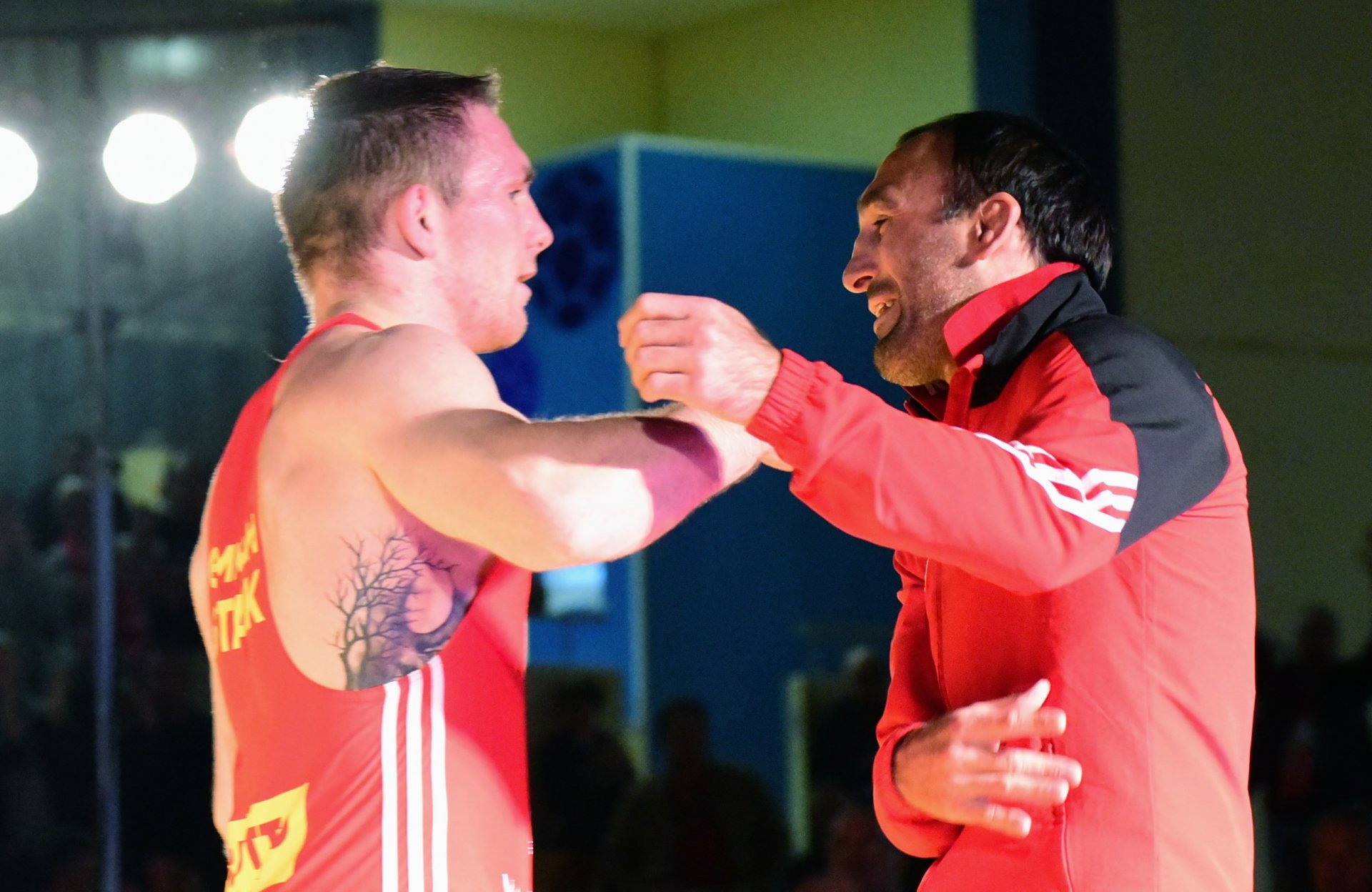 ...ein Resultat mit dem weder der erfreute Mainzer Cheftrainer Davyd Bichinashvili (r.) ...