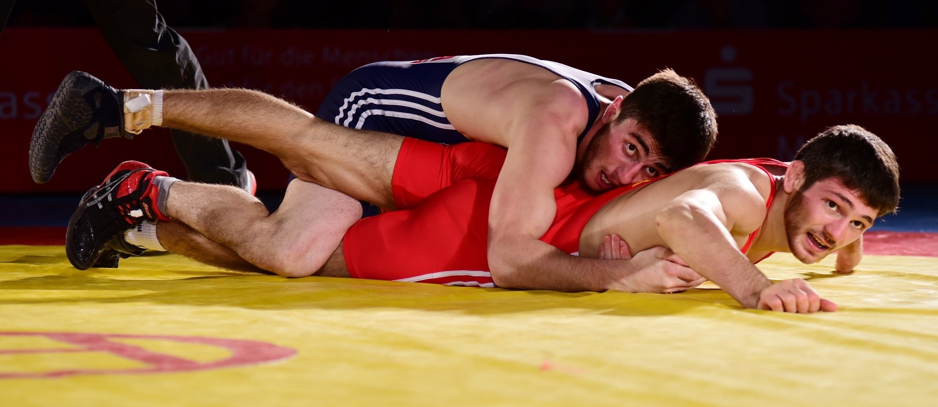 Die nur knappen Niederlagen von Konstantin Stas (0:2 gegen Shmagi Bolkvadze)...