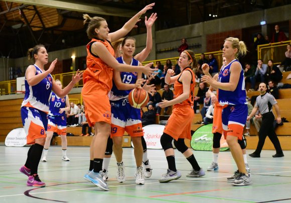 Unterm Korb war für die ASC-Frauen (hier: Amina Pinjic) wenig zu bestellen.