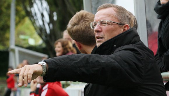 Michael Horn hat auf der Bank der SVW Mainz Platz genommen und sah bei seiner Premiere eine engagierte Leistung der Weisenauer Mannschaft.
