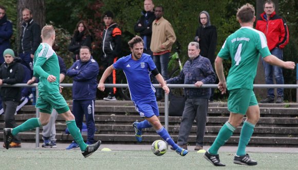 Viel Bemühen unter den kritischen Augen von Trainer Timo Schmidt, aber zu wenig Resultat: Fynn Pierrets war auf der linken Seite viel eingesetzte Offensivkraft, es fehlte aber an Torchancen, die er dabei herausarbeitete.