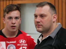 Nur kurz konnte Christian Bauer zu Beginn der vergangenen Runde seine Aufgabe als Kotrainer beim Oberligisten TV Nieder-Olm erfüllen. Dann zwang ihn seine schwere Krankheit zum Rückzug. Nach dem Tod des 40-Jährigen wird es am Sonntag in der Halle des TSV Schott ein Benefizspiel zugunsten der Familie des Familienvaters geben.