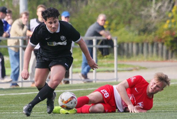 Kevin Handrick (l.) wird bei der Wiederauflage des Landesligaderbys zwischen dem VfB Bodenheim und der TSG Hechtsheim dabeisein, Krystian Borowski ist hingegen einer der Hechtsheimer Stammspieler, die derzeit verletzt fehlen.