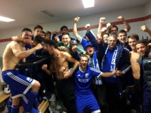 Let's have a party: Spieler und Fans des TSV Schott übten sich nach dem Sieg bei Saar 05 in freiem Ausdruckstanz.