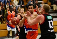 Mehrmals ungestraft hart gefoult, avancierte Anish Sharda mit 32 Punkten dennoch zum Topscorer der Partie gegen den TV Lich II.