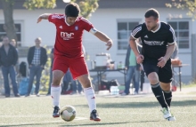 Zuletzt hatte es ohne Erol Genc geklappt, diesmal auch mit ihm: Dem Türkgücü-Kapitän (l.) gelang mit dem Aufsteiger der zweite Sieg in der Bezirksliga.