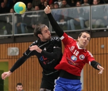 Roman Walldorf (l.) und die SG Saulheim hatten bei ihren jüngsten Gastspiel beim TV Nieder-Olm (r.: Manuel Frommann) nicht viel zu bestellen.