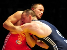 Hat den Generationenwechsel eingeleitet: Greco-Spezialist Pascal Eisele (rot) ist Deutscher Meister in der 80-Kilo-Klasse.