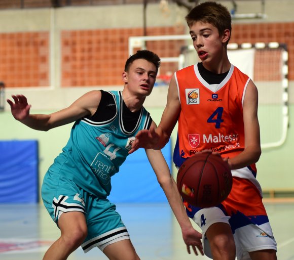 Ben Karbe (r.) und die U16 der SG RheinHessen werden weiter als solche in der JBBL auflaufen, am Sonntag gegen die DJK Nieder-Olm. Die Kooperation zwischen dem ASC Mainz und dem BC Wiesbaden ist allerdings Geschichte.