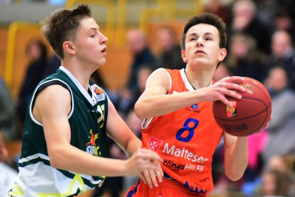 Auch im dritten Saisonspiel blieben Johannes Wittig (r.) und die SG RheinHessen ohne Sieg. Der Einsatz im Derby gegen die DJK Nieder-Olm stimmte aber.