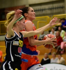 Mit der Auftaktniederlage gegen den USC Heidelberg begann für Katharina Feil (r.) und den ASC Mainz ein Minusserie von fünf Meisterschaftsspielen, die am Sonntag in Keltern ihr Ende finden soll.