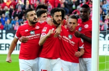 Yunus Malli (M.) hat’s wieder getan: Auch gegen den FC Ingolstadt verwandelte der Mainzer Spielmacher einen Elfmeter.