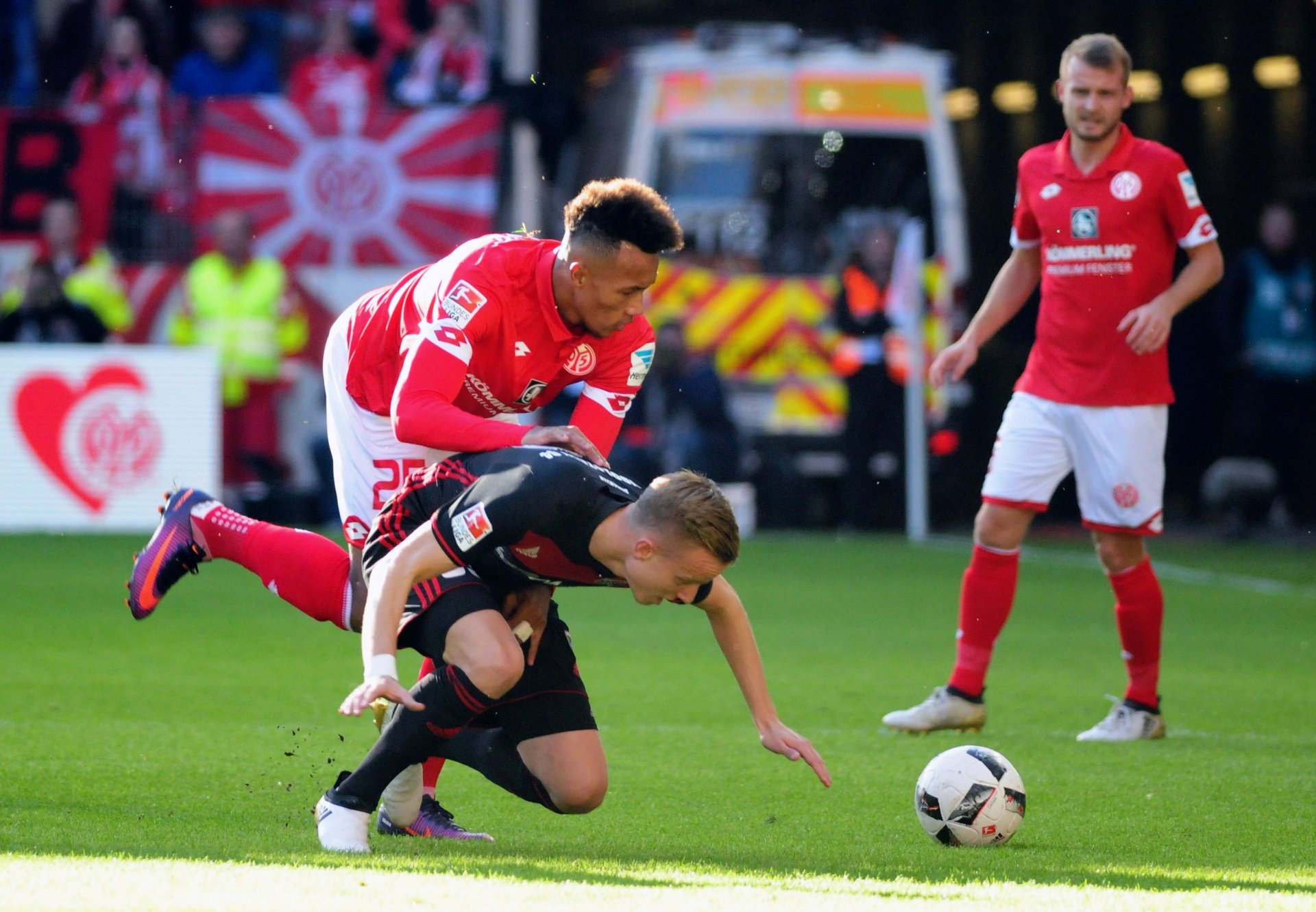 Eim zweikampfstarkes Duo: Jean-Philippe Gbamin...