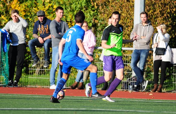 Roberto Maric (r., gegen Marek Gröhl) und der SV Italclub entwickelten nicht die gewohnte Durchschlagskraft...
