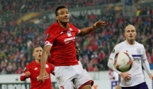 Karim Onisiwo, am Samstag Vater geworden und deshalb kurzfristig aus dem Startelfkader gegen den FC Ingolstadt ausgestiegen, wird am Donnerstagabend mit den 05ern in Anderlecht antreten.