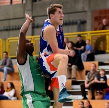 Felix Oppenberg kam im dritten Viertel für den ASC II aufs Feld und leitete mit seinen energischen Aktionen die Leistungssteigerung des Teams ein.