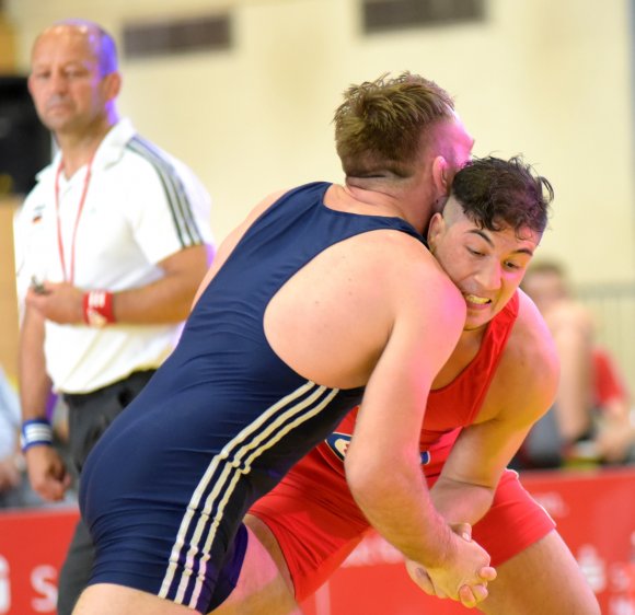 Die ersten Zähler gegen den ASV Köllerbach II fuhr Ercihan Albayrak ein, obwohl er eine Gewichtsklasse höher und im Greco-Stil antrat.