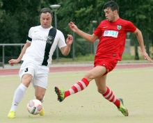 Michael Mader (l.) ist einer der wenigen Hechtsheimer Spieler, die schon in der vorigen Saison gegen die Reservemannschaft von Wormatia Worms spielten. Gelingt wie zuletzt im August 2015 wieder ein 1:1, wäre bei der TSG gegen das auswärtsstärkste Team der Liga jeder hochzufrieden.