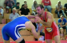 Ließ sich Sekunden vor Schluss den Sieg entreißen: Olegk Motsalin (r.)..