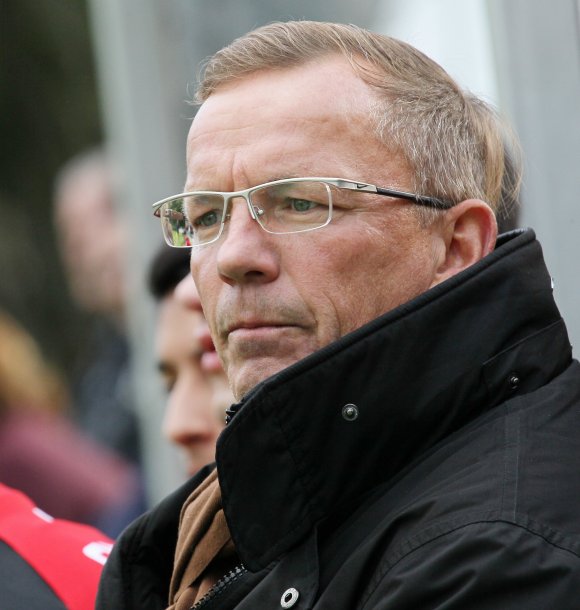 Nachdenklich, aber noch nicht im Klaren darüber, wie er die SVW aus der Misere ziehen soll, das ist die Situation für Michael Horn nach zwei Siegen, aber auch klaren Niederlagen unter ihm, die eine fortgesetzte Abstiegsgefahr bedeuten.