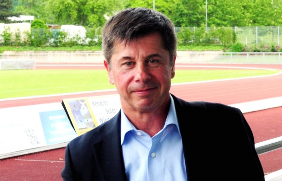 Will attraktiven Fußball spielen lassen und nach Möglichkeit die Tribüne vollbekommen: Jürgen Collet, der neue Trainer der SpVgg Ingelheim.