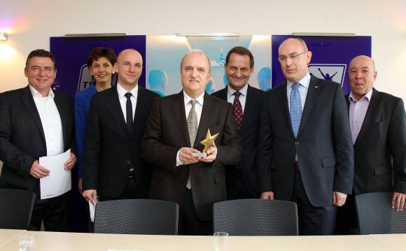Freunde des Sports (v.l.): Bürgermeister Günter Beck, LSB-Präsidentin Karin Augustin, TSV-Manager Till Pleuger, Udo Ungeheuer, Alfons Hörmann, MVB-Vorstandsvorsitzender Uwe Abel, Magnus Schneider, Präsident des Sportbundes Rheinhessen.