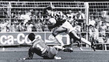 Mit diesem Treffer zum 1:0 am letzten Spieltag gegen den VfL Bochum sicherte Marco Weißhaupt den 05ern in der Saison 1995