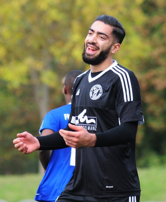Na, geht doch: In beiden Halbzeiten des Auswärtsspiels beim Tabellendritten FV Diefflen traf Maziar Namavizadeh in der Nachspielzeit und rettete dem SV Gonsenheim so einen Zähler.