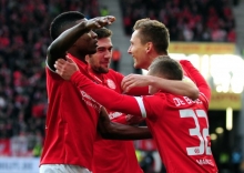 Das war der erste Mainzer Jubel: Niko Bungert hatte das 1:0 geköpft.