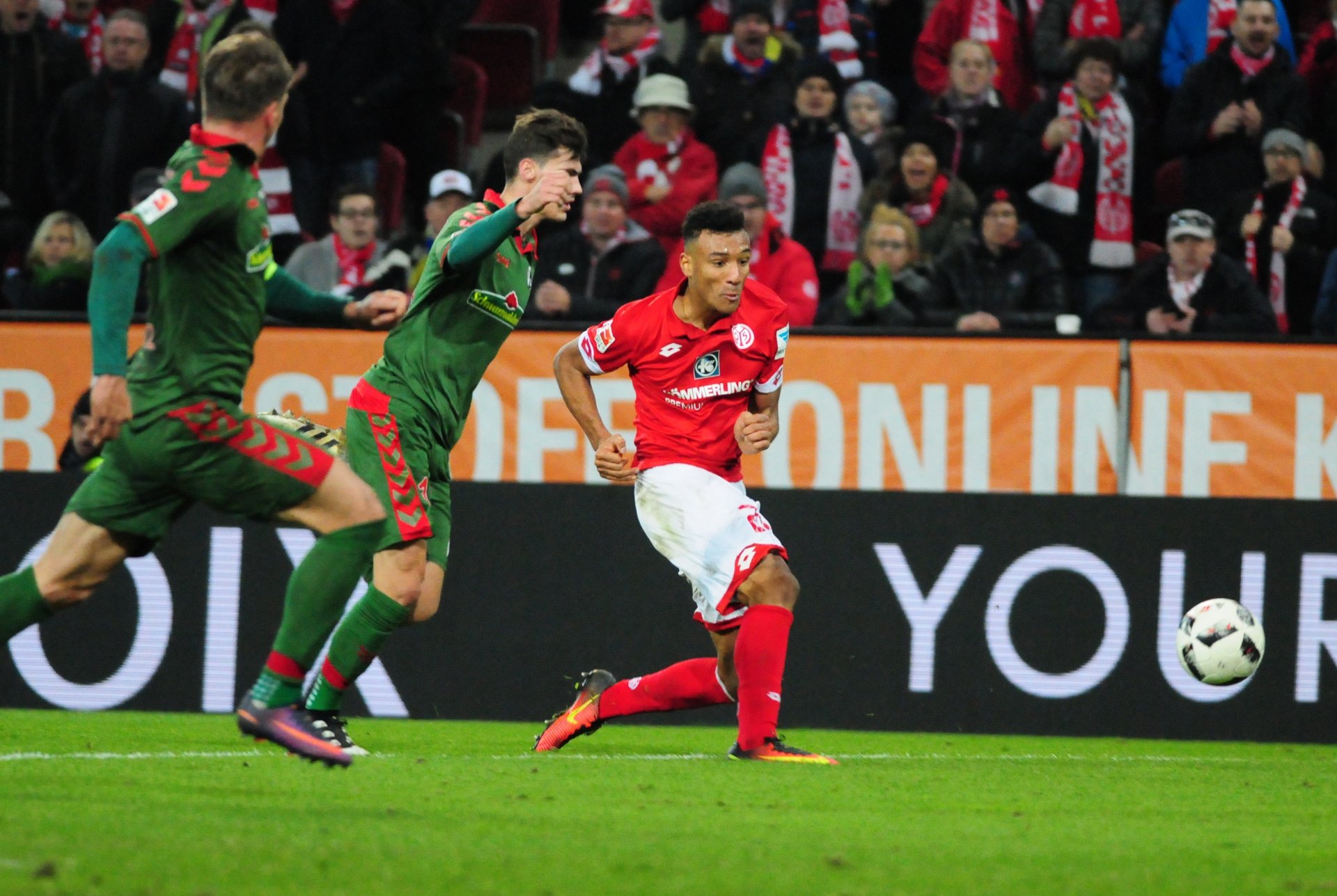 Das war der Schlusspunkt der spektakulären 95 Minuten: Karim Onisiwo erzielte in der Nachspielzeit das 4:2-