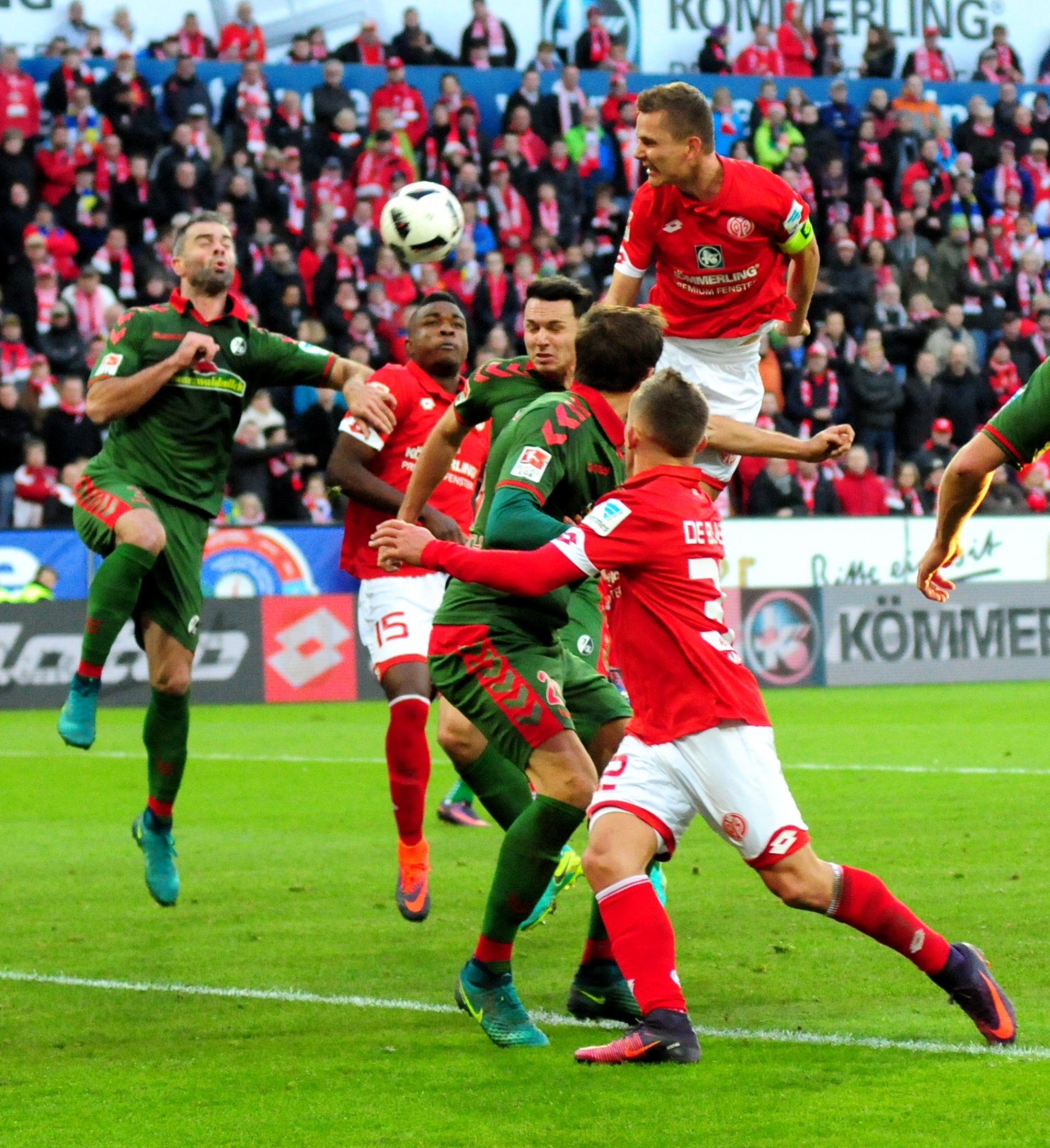 Und damit hatte es begonnen: Niko Bungert köpfte nach einer Ecke von Yunus Malli das 1:0, gespielt war eine Viertelstunde...