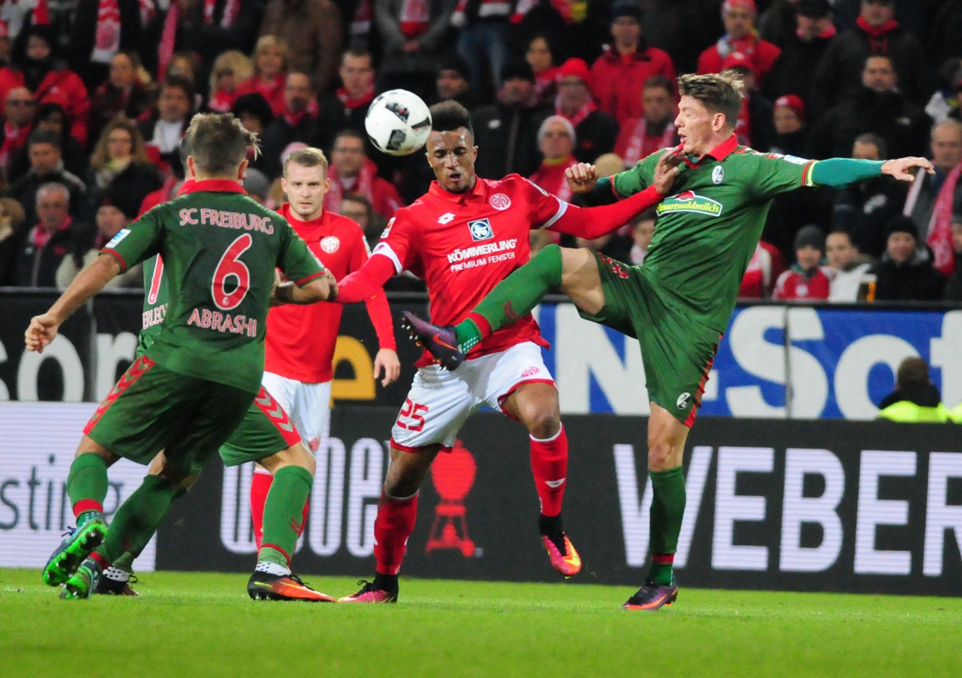 Viel Arbeit in dieser intensiv geführten Partie hatte auch Jean-Philippe Gbamin als ein Teil der Mainzer Doppel-Sechs.