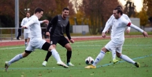 Diesmal durfte Ljubo Dragun (Mitte, gegen Marius Piesch und Marcus Nungesser) für die TSG Hechtsheim wieder im Sturm spielen und besorgte prompt den Ausgleich.