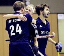Reichlich zu feiern hatten die Hockeymänner des TSV Schott im ersten Heimspiel der Hallensaison. Max Dürkop, Maximilian Nagel und Chris Franik feiern einen der elf Tore gegen den Dürkheimer HC 2.