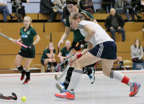 Alline Bessling schoss den TSV Schott in Nürnberg nach fünf Minuten in Führung. Bald danach brach sich das Eckenproblem Bahn.