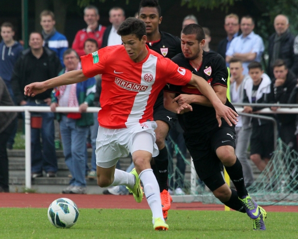 Wenn Heinz Mörschel und die 05-B-Junioren am Bruchweg den FSV Frankfurt empfangen, wissen sie bereits, wie Verfolger VfB Stuttgart gespielt hat.