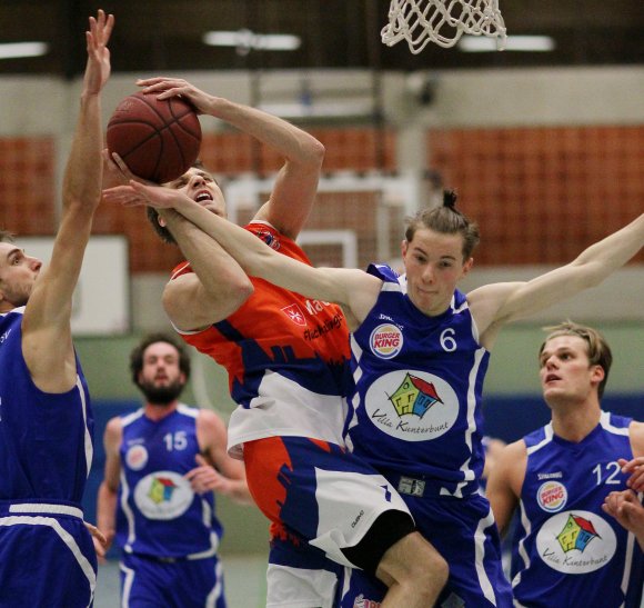 Auch Kapitän Johannes Schulz vermochte in der Schlussphase keine Ruhe ins Mainzer Spiel zu bringen...