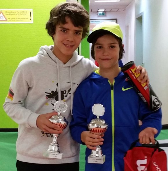 Siegreiche Kumpels: Mika Lipp (l.) wurde Rheinhessenmeister der U18, Daniel Kirchner entschied überraschend die U-12-Konkurrenz für sich.