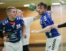 Mit einigen mutigen Rückraumwürfen war Lukas Nagel (r.) in Kastellaun stark daran beteiligt, dass die Sportfreunde Budenheim den Halbzeitrückstand in recht kurzer Zeit drehten.