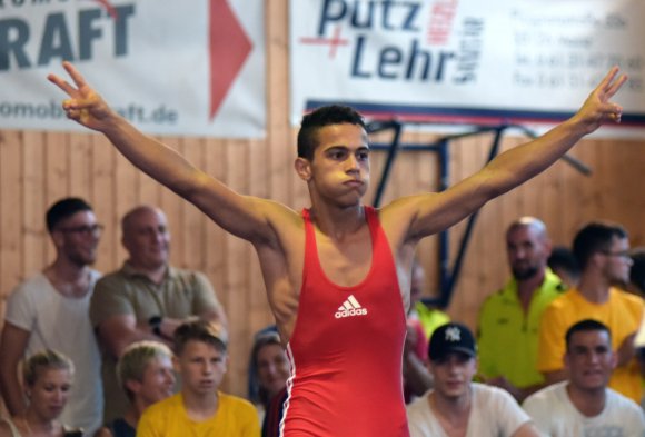 Ahmed Al-Faraj gewann in Koblenz überhöht. Am kommenden Samstag kann der junge Syrer seinen ersten Titel in Deutschland gewinnen.