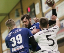 Zwei, die nicht bis zum Ende dabei waren: Kevin Knieps (l.) und Philipp Becker kassierten gegen den TuS Dansenberg in der zweiten Halbzeit Rote Karten, so dass den Sportfreunden angesichts einiger fehlender Stammspieler die Qualität fehlte, um gegen den Tabellenführer zu bestehen.