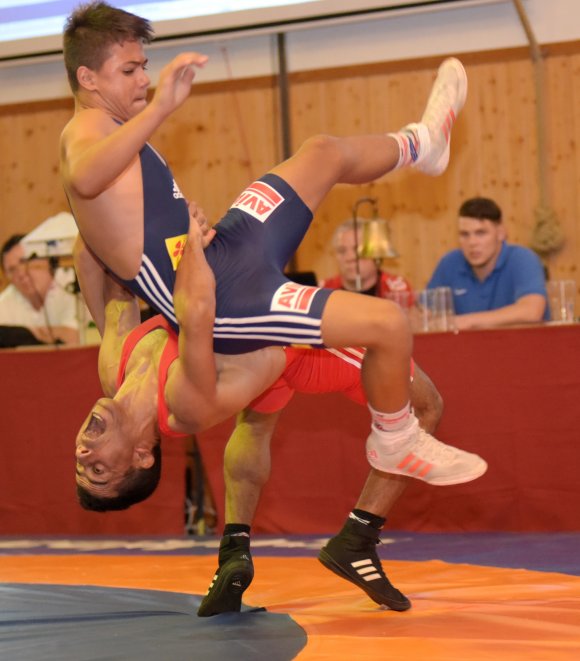 An Olympischen Spielen hat Khaled Al-Faraj (unten) dreimal teilgenommen. Am Samstag wird der Syrer mit Alemannia Nackenheim seinen ersten Titel auf deutschen Matten gewinnen.