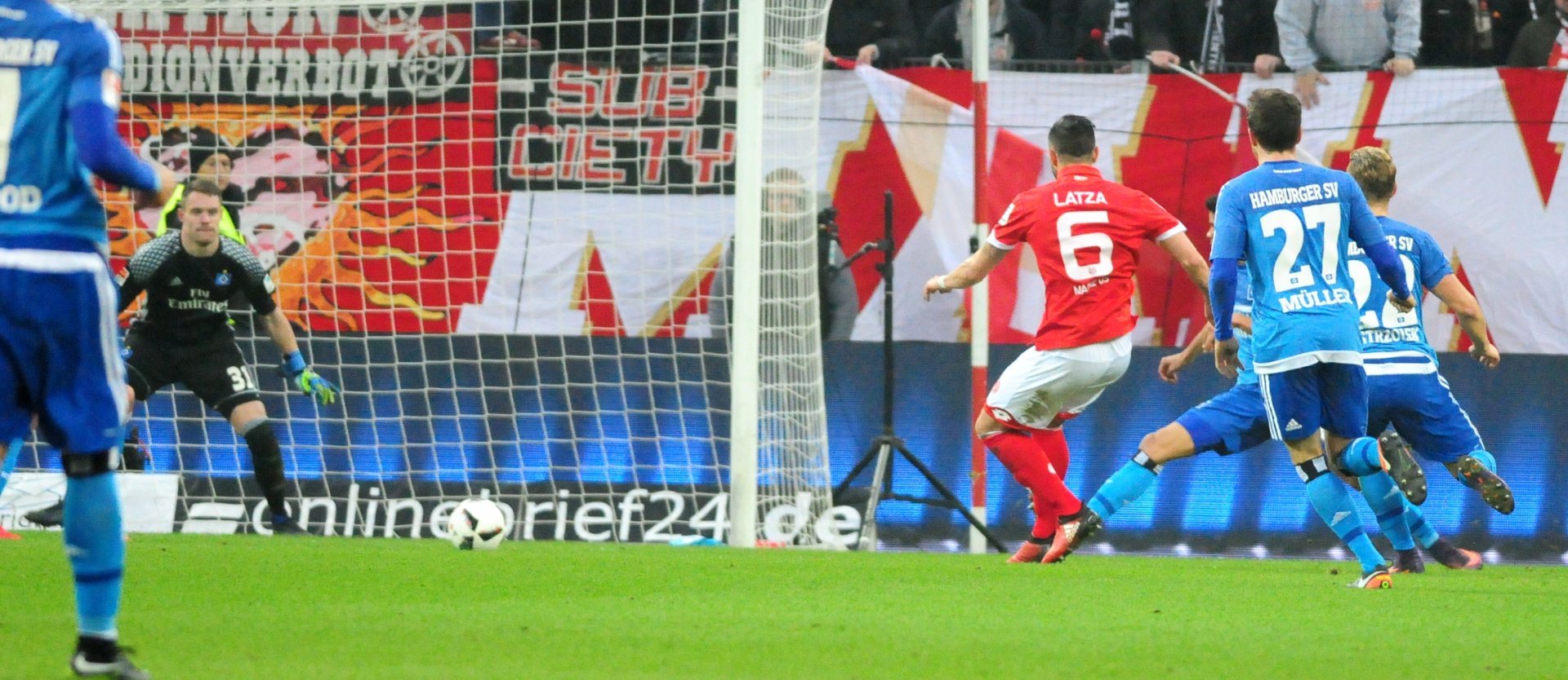 …diesen Schuss, beziehungsweise das, was am Ende daraus wird: das 1:1.