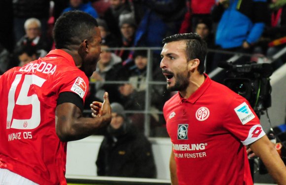 Auch sie freuen sich auf den Leckerbissen: Jhon Cordoba (l.) und Giulio Donati.