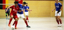 Im Viertelfinale gegen Türk Wörth (rote Trikots) hatte der SKC Barbaros keine Probleme, sich durchzusetzen.